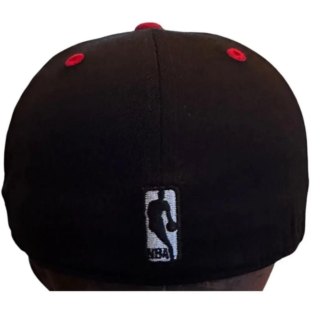 Adidas Chicago Bulls NBA Fitted Hat 210 Flexfit 7 1/4 7 5/8 Plaid Brim Black Red